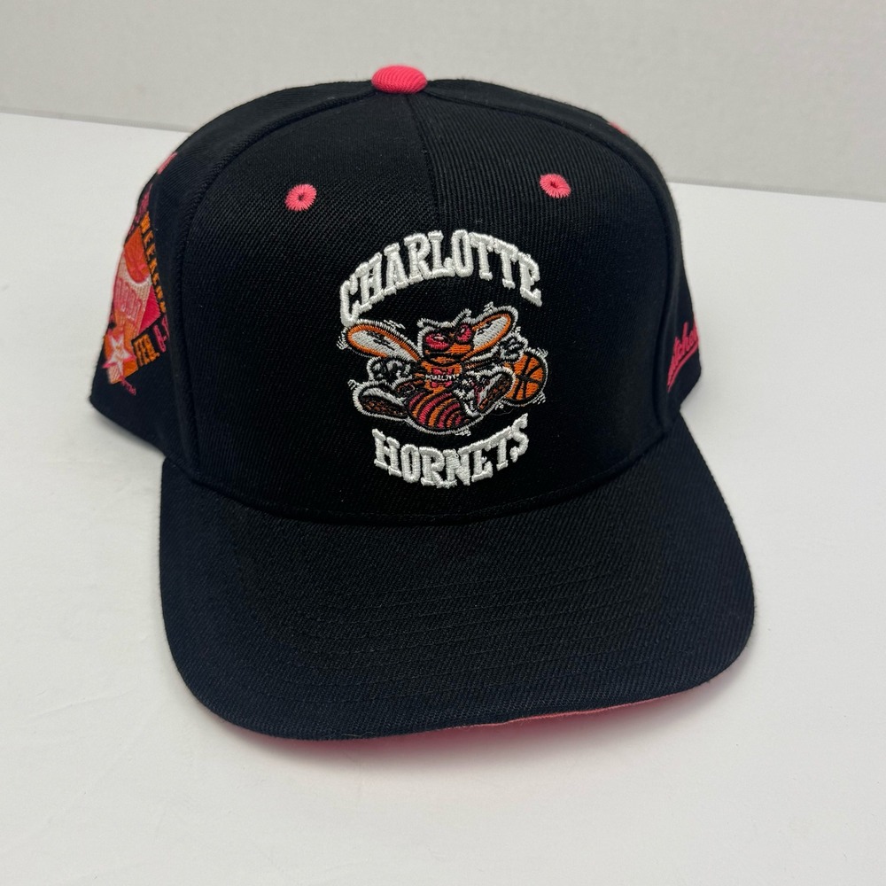 Mitchell & Ness Charlotte Hornets HWC NBA Florida Sunrise Fitted 7 1/8